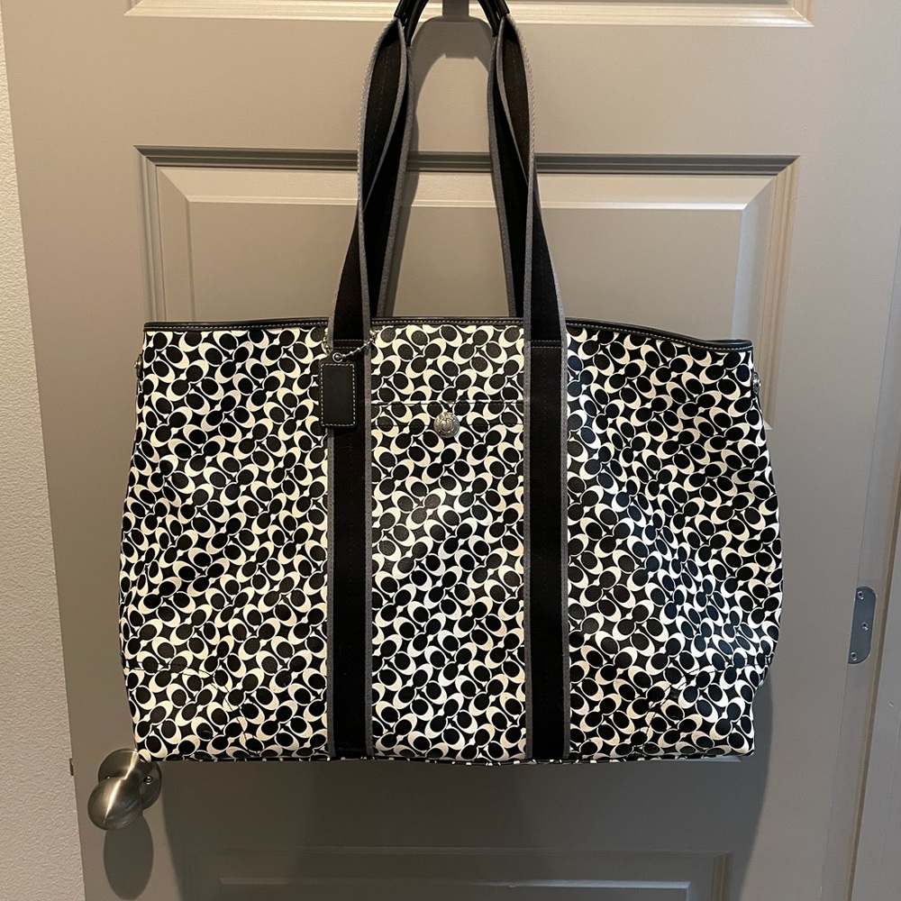 XL COACH Black/white weekender GREAT CONDITION